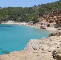 Cala Salada und Cala Saladeta auf Ibiza, zwei wunderschöne Nachbarstrände in Sant Antoni