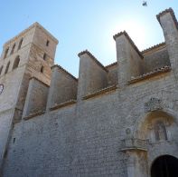 Die Kathedrale von Ibiza, ein Abzeichen der Balearenstadt