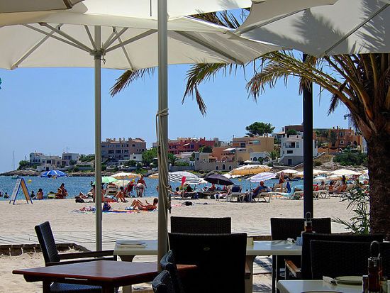 Talamanca Strand: Feiner Sand und kristallklares Wasser nur wenige Schritte von Ibiza-Stadt entfernt