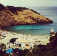 Cala Es Moli, sand, calm and fun in Ibiza